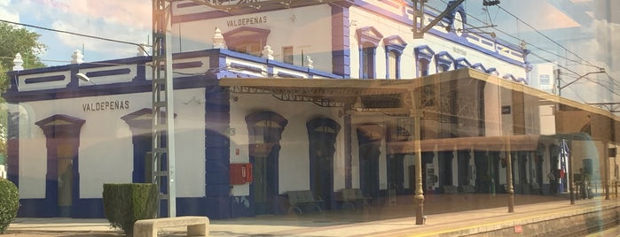 Estación de Valdepeñas is one of Principales Estaciones ADIF.