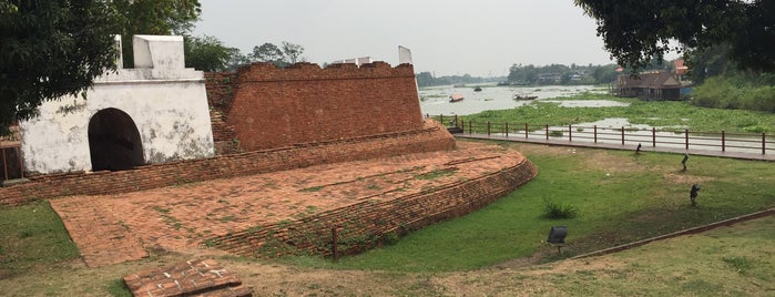 ป้อมเพชร (The Phet Fortress) is one of ตะลอนทัวร์.