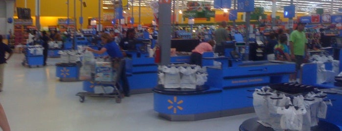 Walmart Supercenter is one of Posti che sono piaciuti a Chester.