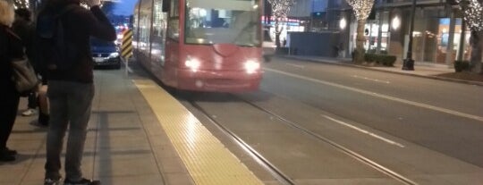 South Lake Union Streetcar is one of Commute.