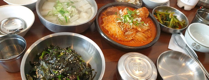 북촌도담 is one of Posti che sono piaciuti a Yongsuk.