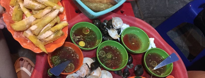 Ốc Chị Lệ is one of Hanoi's Food and Beverage.