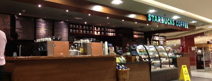 Starbucks is one of Lugares favoritos de Luca.