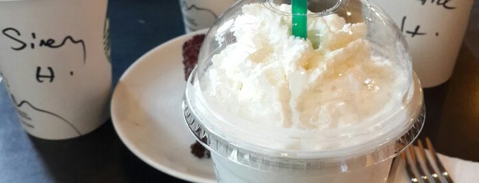 Starbucks is one of MLTMSLMZさんのお気に入りスポット.