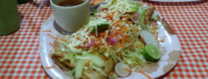 Antojitos Mexicanos Shawys Y El Profe is one of Fernandaさんの保存済みスポット.