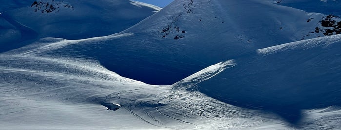 Le Caribou is one of Ski the French Alps.