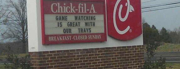 Chick-fil-A is one of Lugares favoritos de Brett.