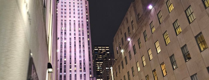 Rockefeller Plaza is one of New york🇺🇸💕.