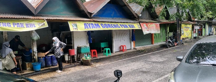 Ayam Penyet Pak Kul is one of Best "Penyetan" in Semarang.