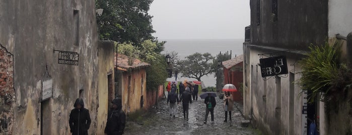 Rambla de Colonia is one of Tempat yang Disukai Santi.