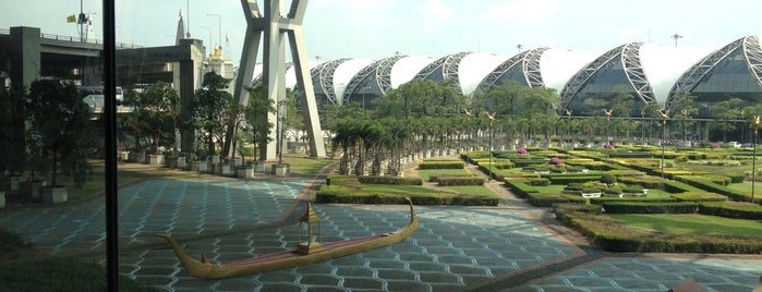 Suvarnabhumi Havalimanı (BKK) is one of Estefania'nın Beğendiği Mekanlar.