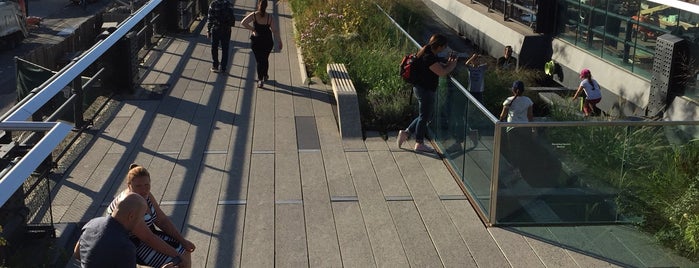 High Line is one of สถานที่ที่ Estefania ถูกใจ.
