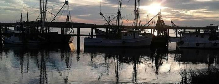 11th Street Dockside Restaurant is one of Sawyer's Wedding.