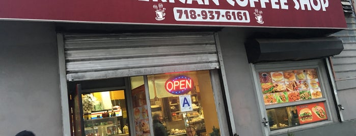 All American Coffe Shop is one of สถานที่ที่ Tom ถูกใจ.