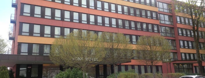 ACHAT Premium Hotel München-Süd is one of Orte, die Tomek gefallen.