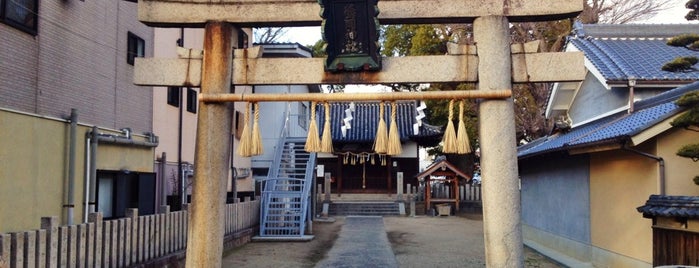 鶯関神社 is one of 河内国讃良郡の神社.