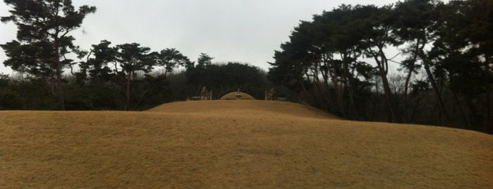 Taereung is one of 조선왕릉 / 朝鮮王陵 / Royal Tombs of the Joseon Dynasty.