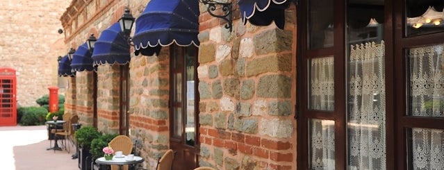 Suzy’s Café du Levant is one of Serpil'in Kaydettiği Mekanlar.