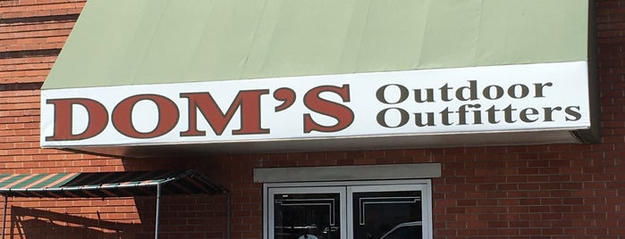 Doms Outdoor Outfitters is one of Timさんのお気に入りスポット.