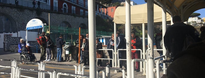 Marina Grande Bus Station is one of Lugares favoritos de N.