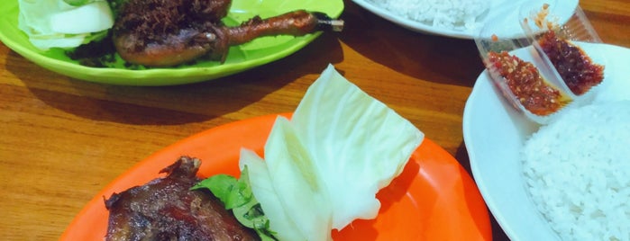 Bebek & Ayam Goreng Bu Lely is one of Indonesian Food (<7 Rated).