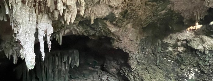 Kuza Cave is one of Lugares favoritos de Veronika.