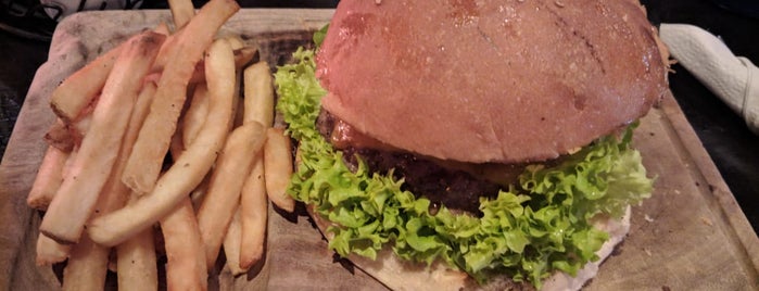 Barrio Burger is one of Pau’s Liked Places.