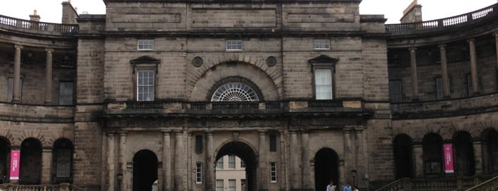 Universidad de Edimburgo is one of Edinburgh Essentials.