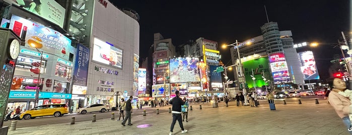 西門紅樓創意巿集 is one of RAPID TOUR around TAIPEI.