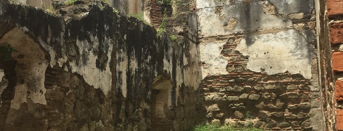 Catedral de la Antigua Guatemala is one of สถานที่ที่ Daniel ถูกใจ.