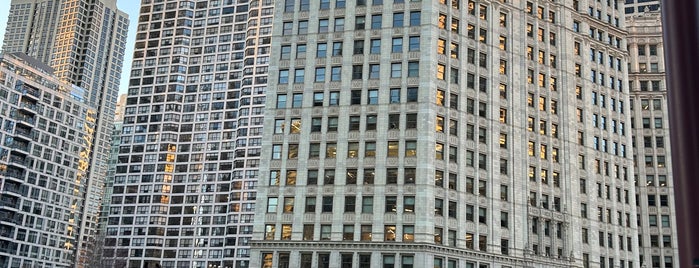 Michigan Avenue Bridge is one of Friends Food.