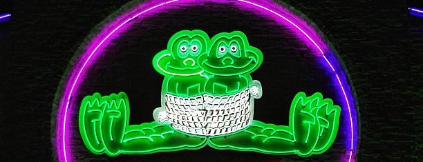 Two Frogs Grill is one of Posti che sono piaciuti a Suzanne E.