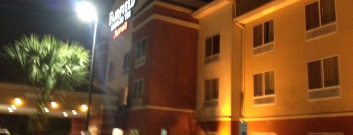 Fairfield Inn & Suites Laredo is one of Locais curtidos por Ernesto.