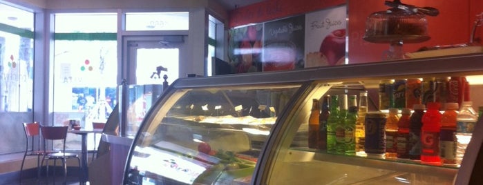 Dolce Vita Gelato Cafe South Beach is one of Lugares favoritos de David.