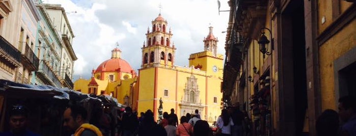 Plaza de La Paz is one of Lugares favoritos de Poncho.