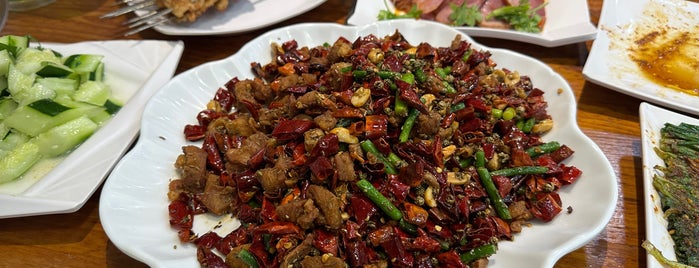 Dong Fang Mei Shi Fan Dian 东方美食饭店 (Oriental Chinese Restaurant) is one of Sing resto.