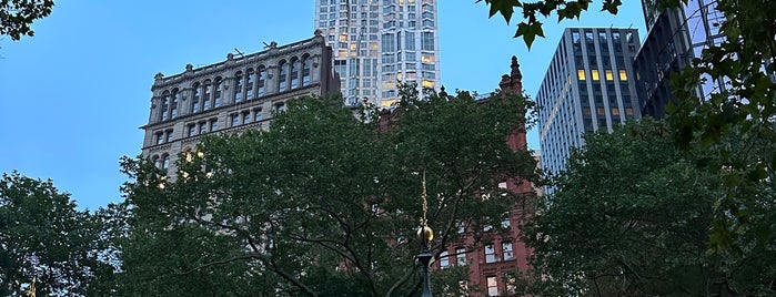 City Hall Park Fountain is one of Places I need to visit.