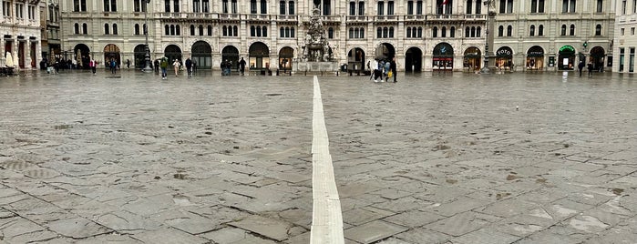 Piazza Unità d'Italia is one of Fairytale tour <3.