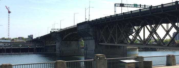 Burnside Bridge is one of Lugares favoritos de Erin.