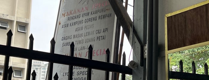 Fatimah Selera Kampung , Kg Baru is one of KL美食.
