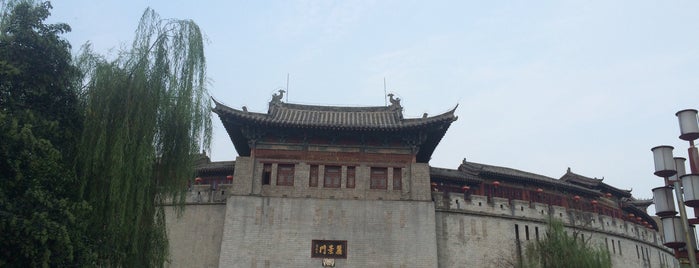 丽景门景区 is one of Xian Luoyang 2018.
