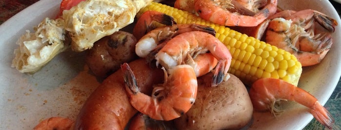 Pearl's Saltwater Grille is one of Lugares favoritos de All About You Entertainment.