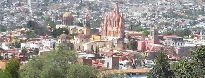 San Miguel de Allende is one of Tempat yang Disukai Zyanya.