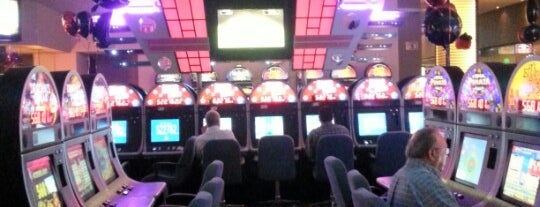 Big Bola Casino is one of Tempat yang Disukai Elena.