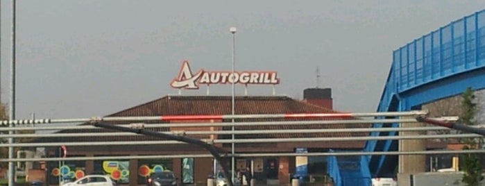 Autogrill is one of สถานที่ที่ Matteo ถูกใจ.