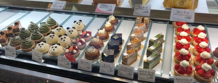 ドエル 茨木店 is one of Bake Shops In Osaka Featured On Savvy April 2016.