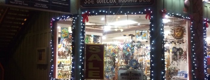 Joe Wilcox Indian Den is one of สถานที่ที่ Mo ถูกใจ.