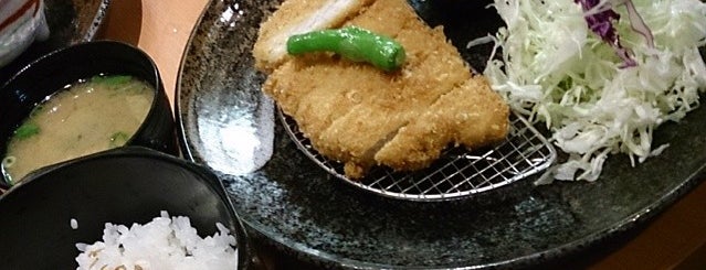 ご飯ととろろ とろ麦 is one of Locais curtidos por Shigeo.