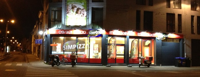 Sim Pizza is one of Lieux qui ont plu à Christophe.
