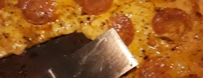 Paolo's Pizza is one of Posti che sono piaciuti a Harlen.